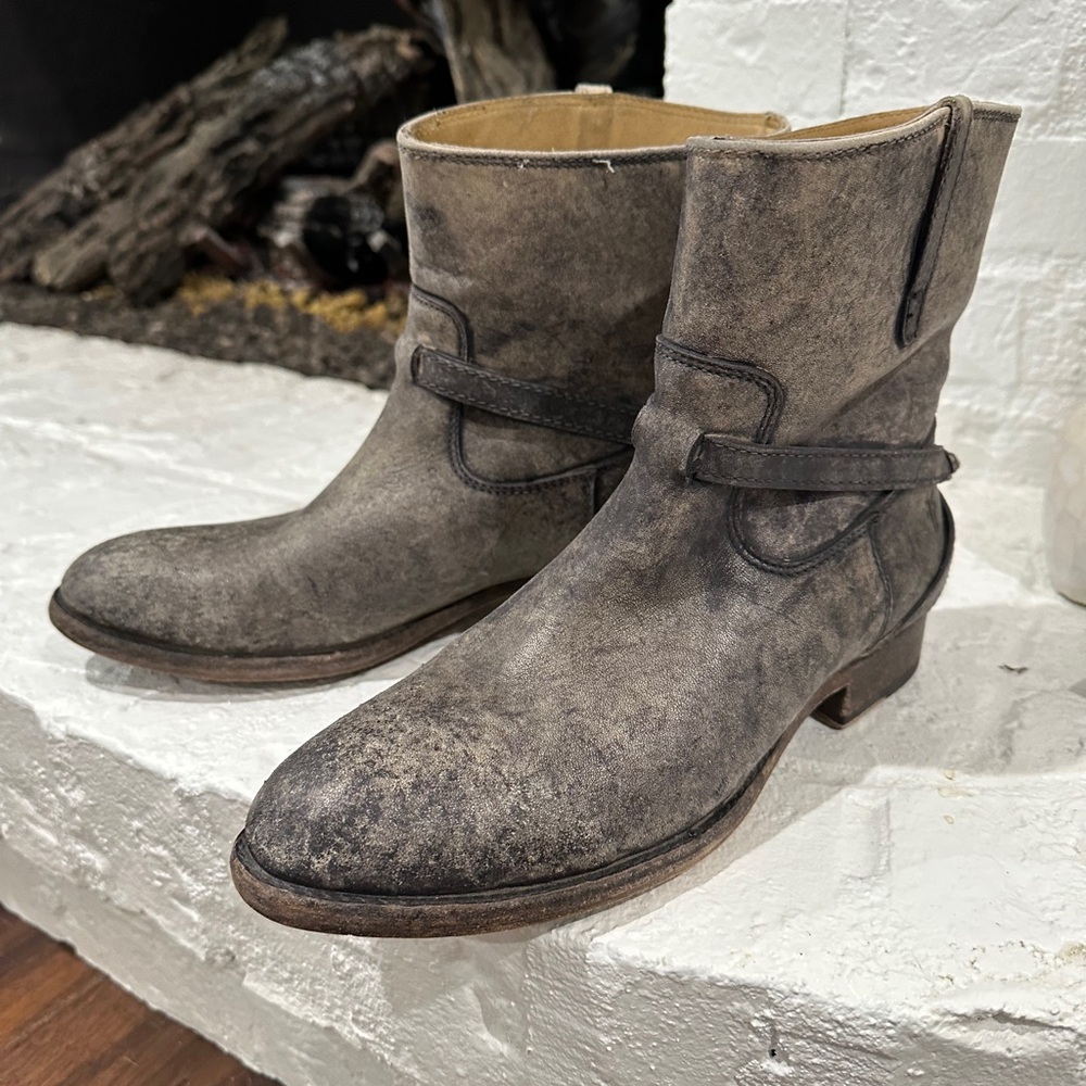 FRYE LINDSAY PLATE DUSTY GRAPHITE STONE LEATHER WOMEN’S SHORT BOOTS in Size 8.5M